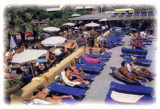 Fulletó promocional del Beach Club CAPRI de Gavà Mar (Anys 90) (zona d'hamaques)